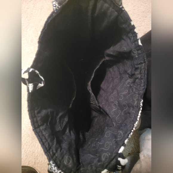 Black and white quilted patchwork shoulder bag with inner lining musical notes - Picture 9 of 12